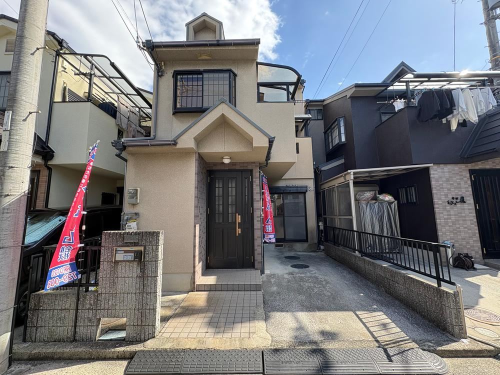 4LDK house in Yao, Osaka - Photo 1