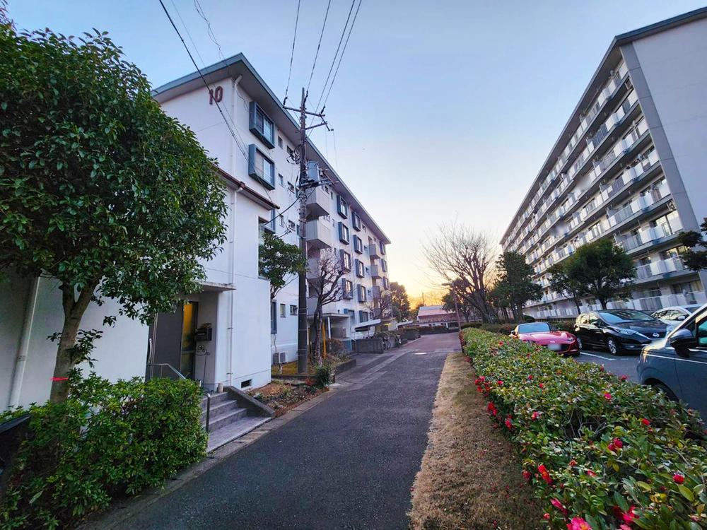 Sunny 3LDK Apartment Near Yoshikawa Station - Photo 1