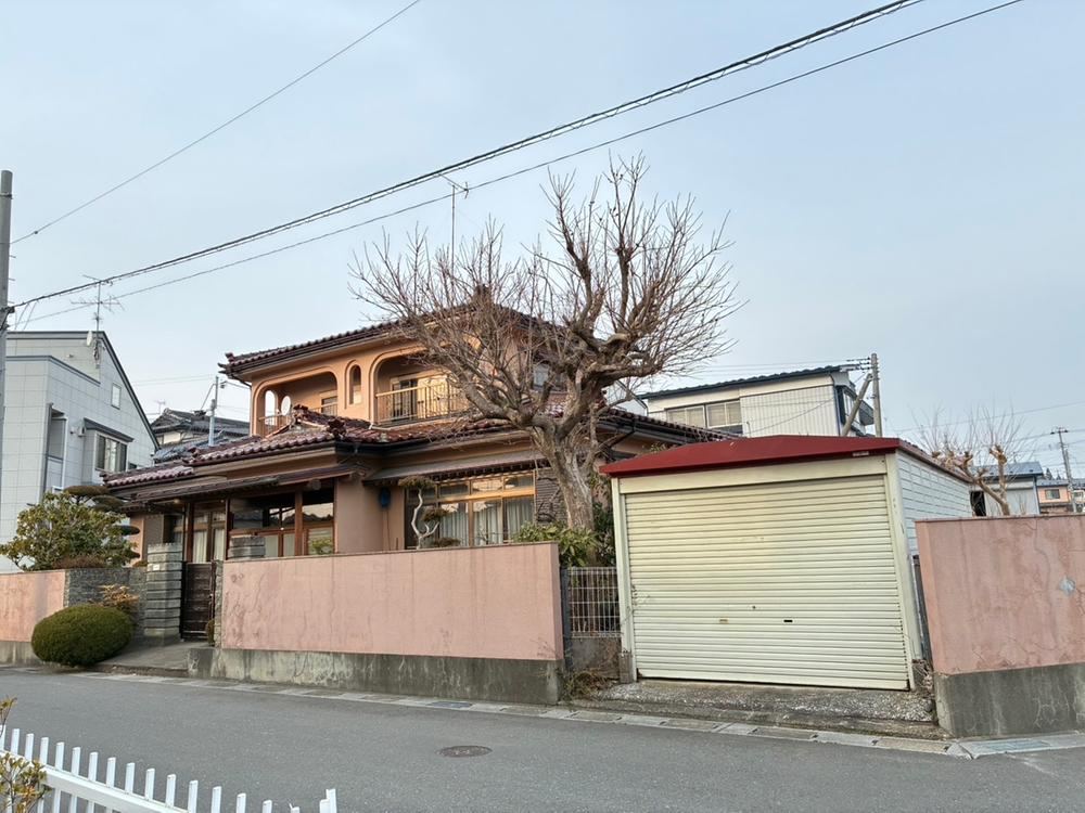 Generous 6LDK Detached House on Corner Lot in Hachinohe - Photo 1