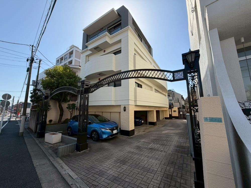 Under Renovation: 2LDK Apartment in Yakumo - Photo 1
