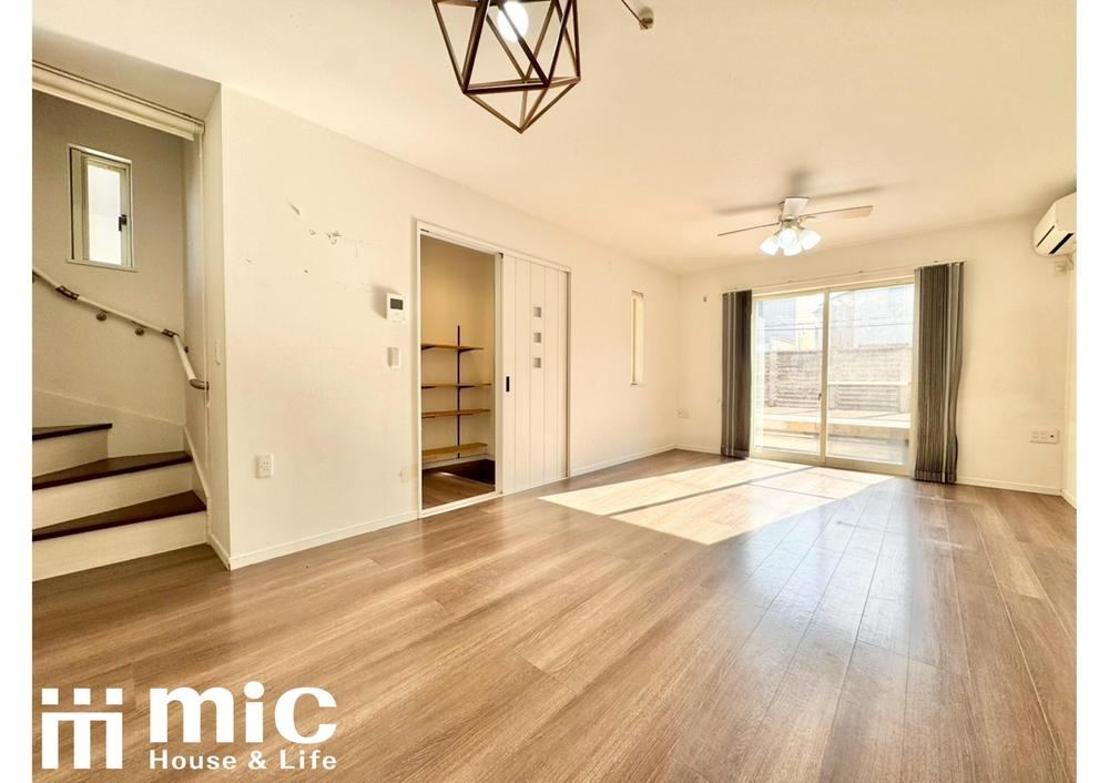 Stylish 4LDK Home with Dual Parking in Kanazawa - Photo 1