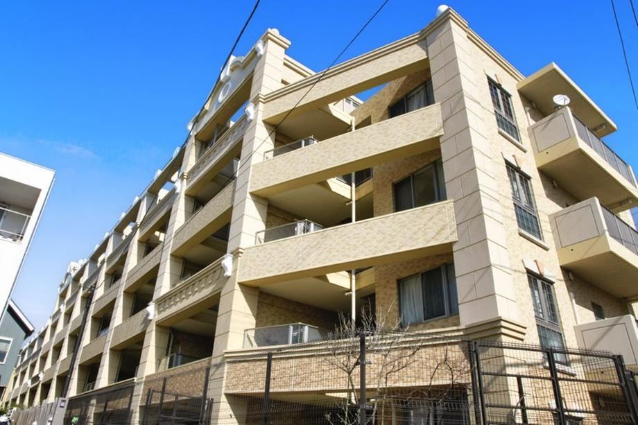 Cozy 2LDK Apartment with Sea View in Akiya - Photo 1