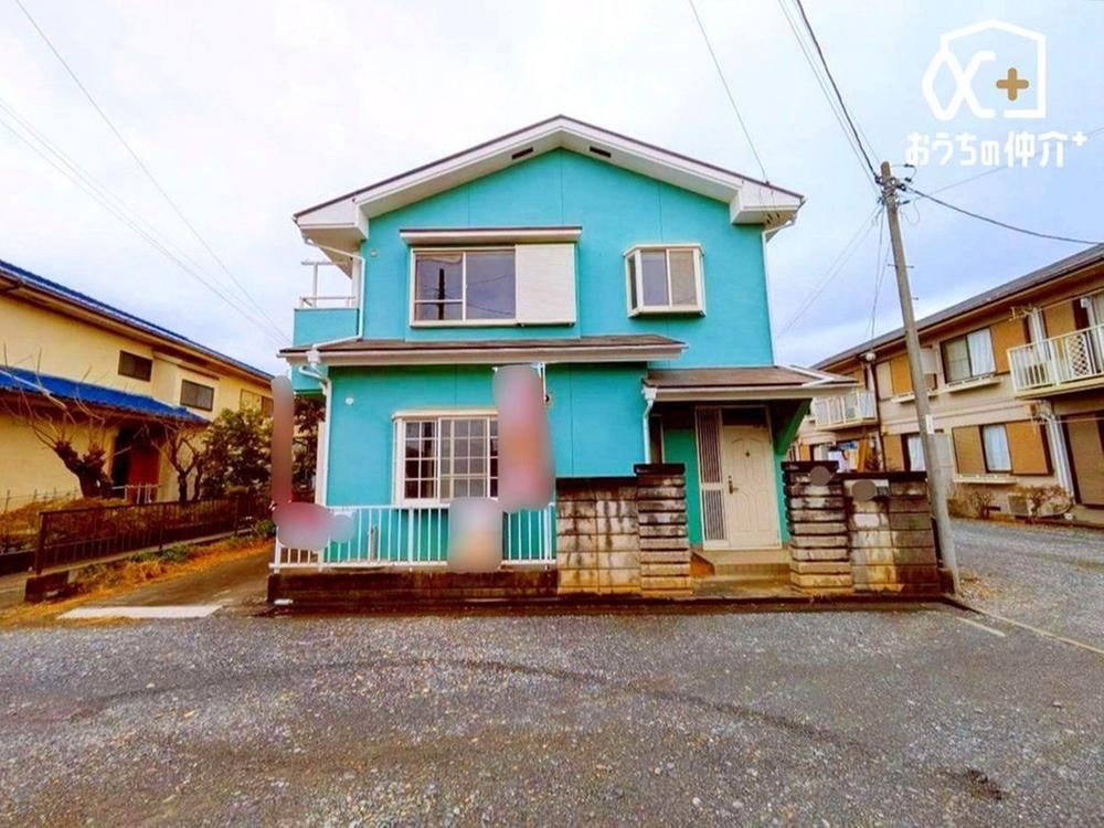 Fully Renovated 3LDK House with Parking in Kamishinai - Photo 1