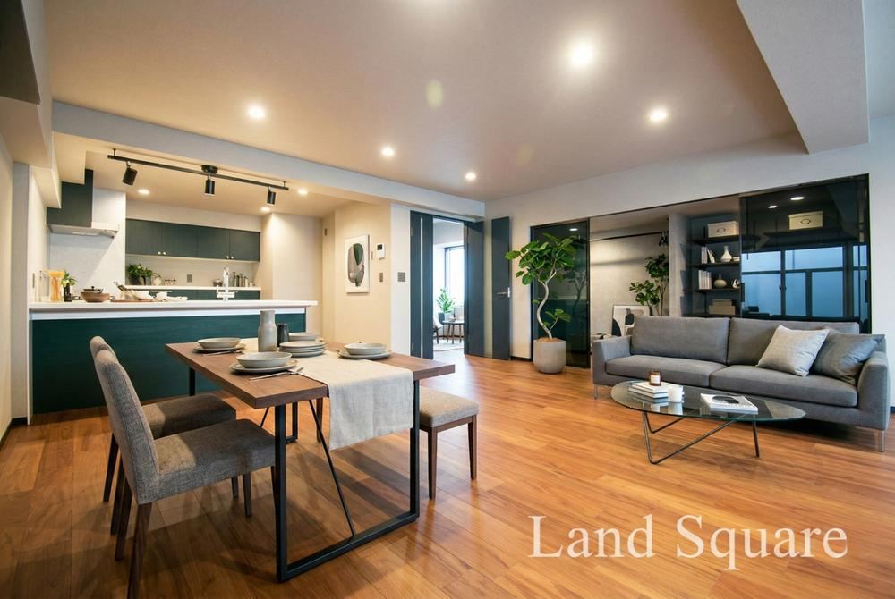 Top Floor Penthouse with Spacious Living Area - Photo 1