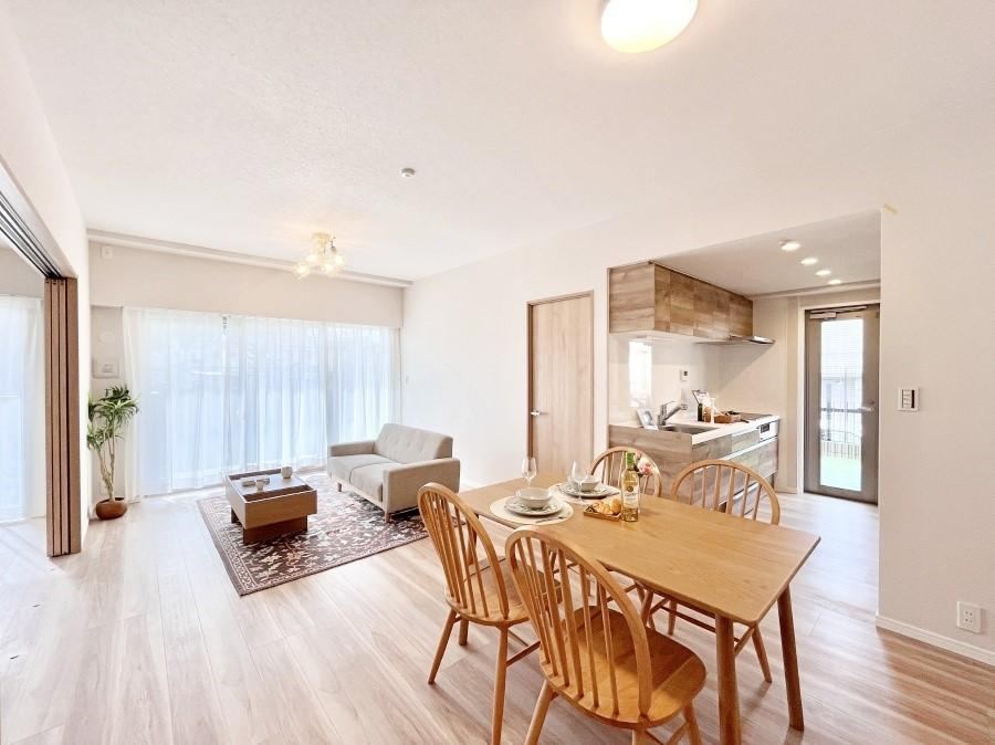 Free Shuttle Service Available for Viewings - Photo 1