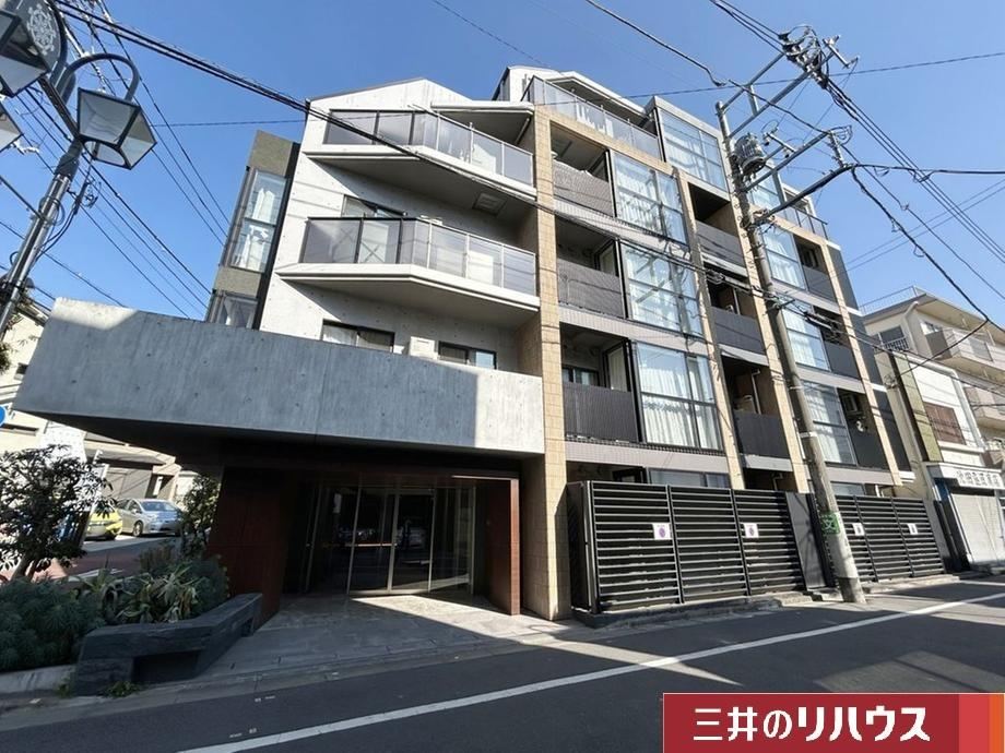 3LDK apartment in Shibuya Ward, Tokyo - Photo 1