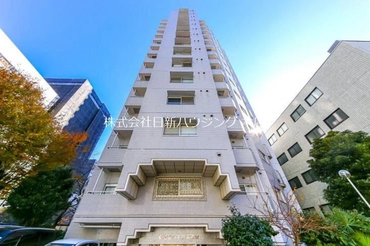 Spacious 2DK Apartment in Higashi Ikebukuro, Tokyo - Photo 1