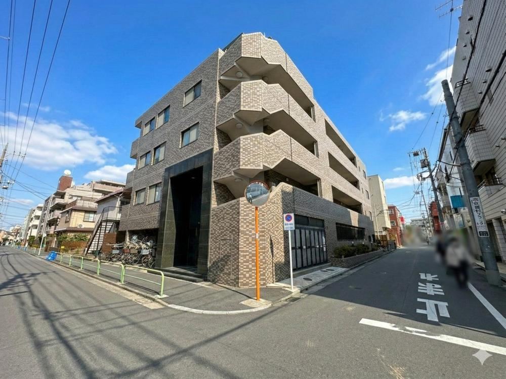 3LDK Apartment with Great Sunlight and Ventilation - Photo 1