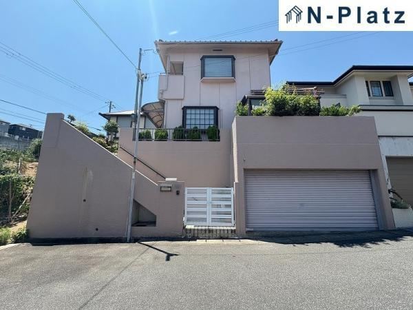 4LDK house in Tarumi Ward, Kobe, Hyogo - Photo 1