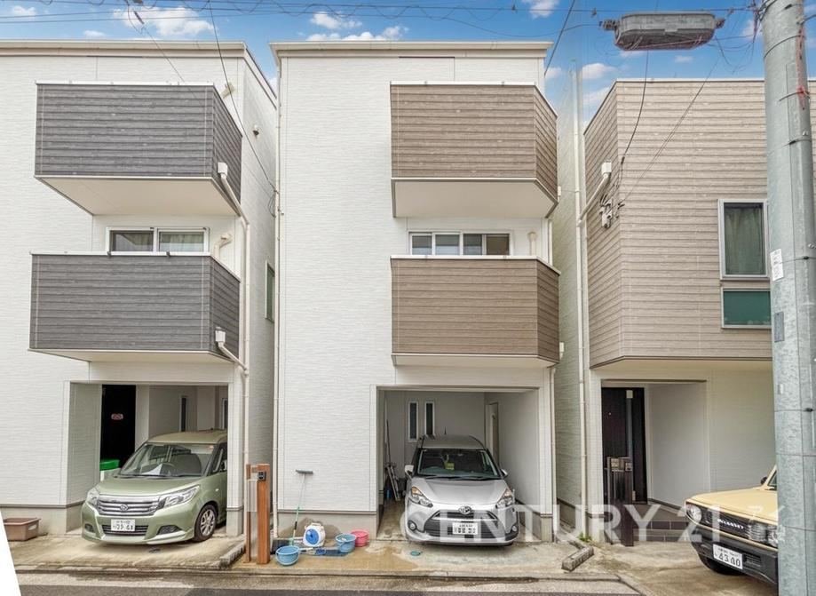 Large 5LDK Home with Rooftop Garden - Photo 1