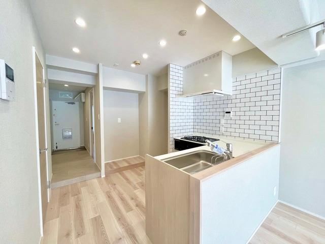 Renovated 2LDK+S Apartment in Kiyose - Photo 1
