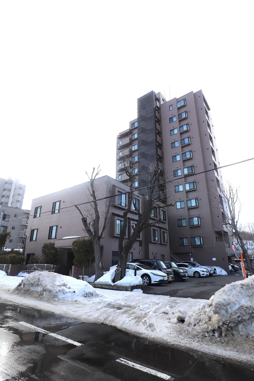 Renovated 3LDK Apartment in Minami-ku, Sapporo - Photo 1