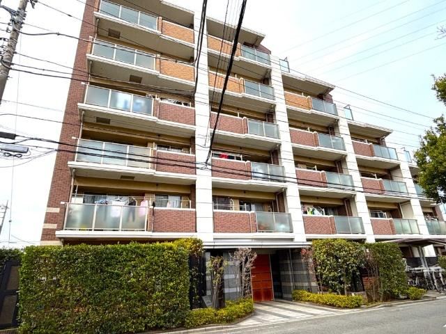 Renovated 3LDK Apartment Near Keio Horiuchi Station - Photo 1