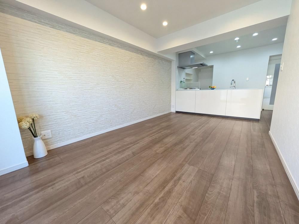 High-Quality Renovated 2LDK Apartment in Noge-cho - Photo 1