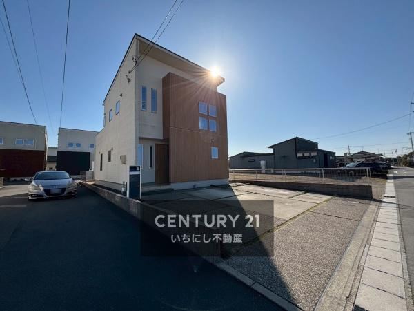 4LDK house in Ichinomiya, Aichi - Photo 1