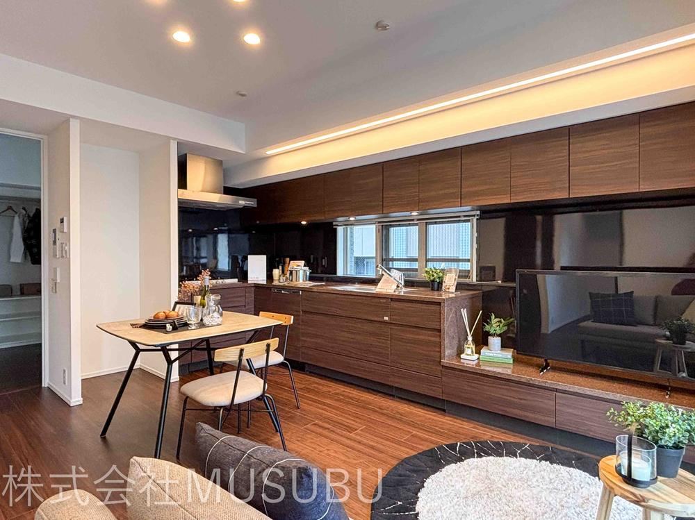2LDK apartment in Chiyoda Ward, Tokyo - Photo 1