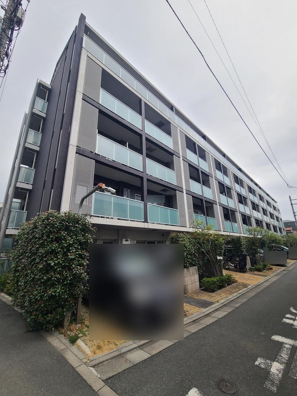 Southwest Corner 3LDK Apartment in Meguro - Photo 1