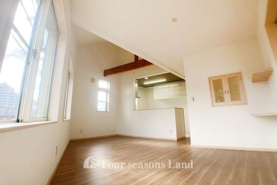 Renovated 4LDK Home with Rooftop Terrace in Fujisawa - Photo 1