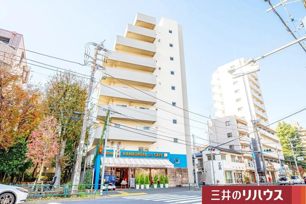 Bright 1LDK Apartment in Shimokita - Photo 1