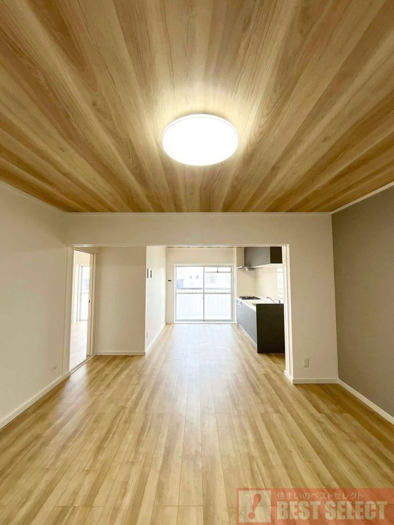 Top Floor 3LDK Apartment with Bright Sunlight - Photo 1