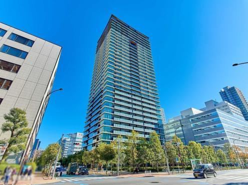 2LDK+S apartment in Minato Ward, Tokyo - Photo 1