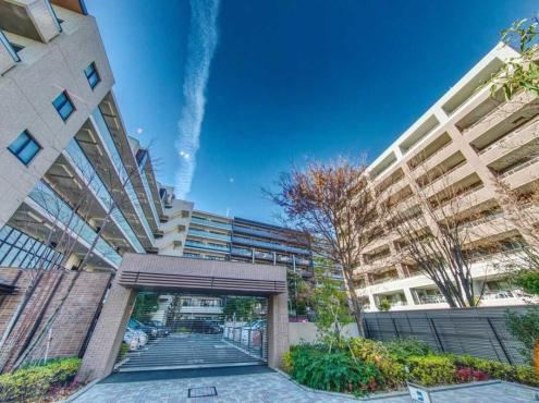 Bright 2LDK Apartment with Great Views in Mitaka - Photo 1