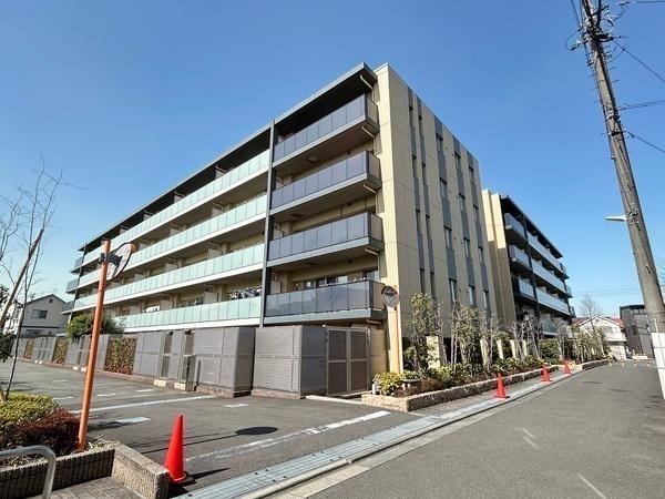 Elegant 3LDK Apartment in Higashimachi - Photo 1