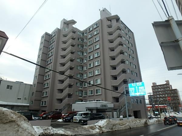 Spacious 4LDK Apartment Near Shiroishi Station - Photo 1