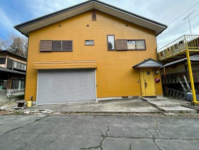 Spacious 3LDK House with Solar Power in Nakadai - Photo 1