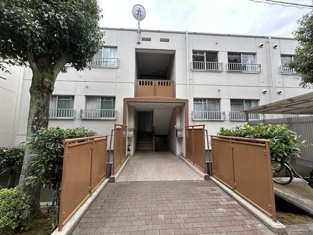 Bright 3LDK Apartment in Abiko - Photo 1