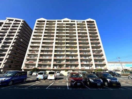 2LDK apartment in Wakamatsu Ward, Kitakyushu, Fukuoka - Photo 1