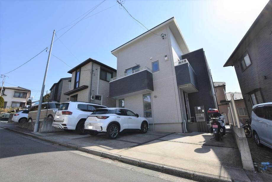 Modern 3LDK House with Advanced Features in Yokohama - Photo 1