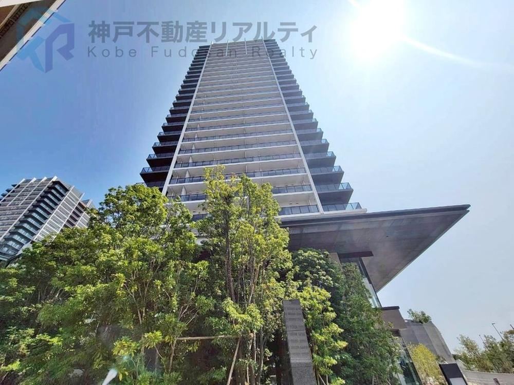 2LDK apartment in Chuo Ward, Kobe, Hyogo - Photo 1