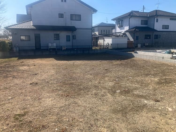 Spacious Land with No Building Conditions in Hohara Town - Photo 1
