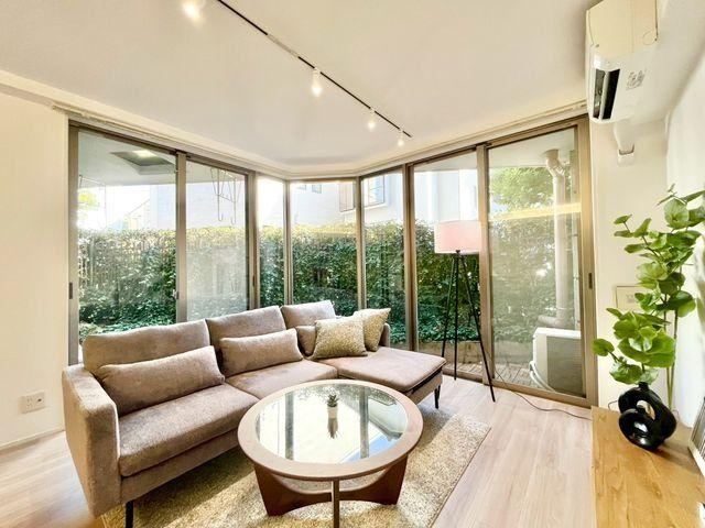 3LDK Apartment with Balcony in Meguro - Photo 1