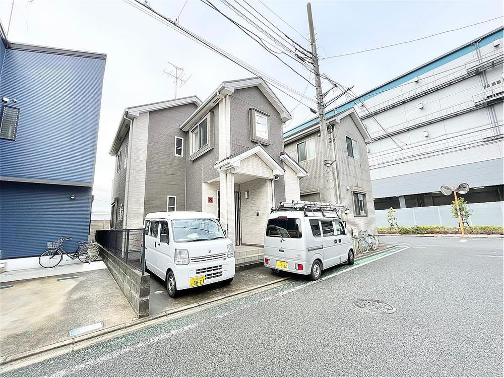 Stylish 4LDK House with Modern Renovations - Photo 1