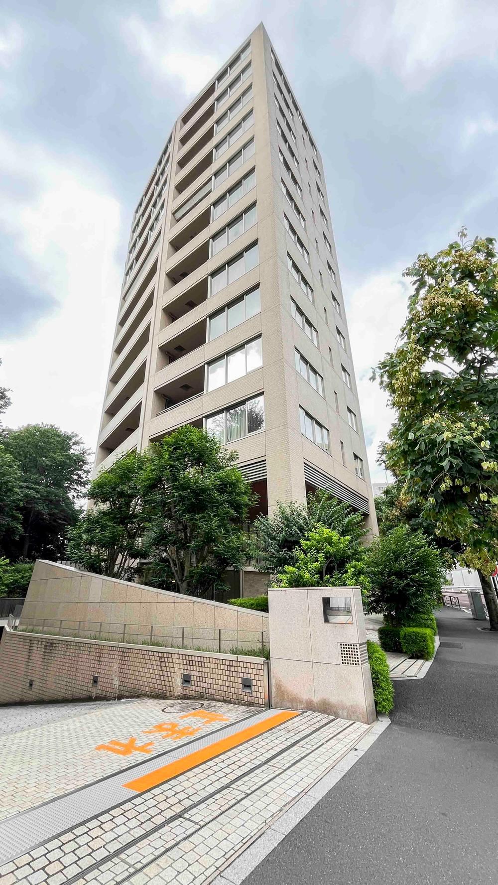 2LDK apartment in Shinjuku Ward, Tokyo - Photo 1