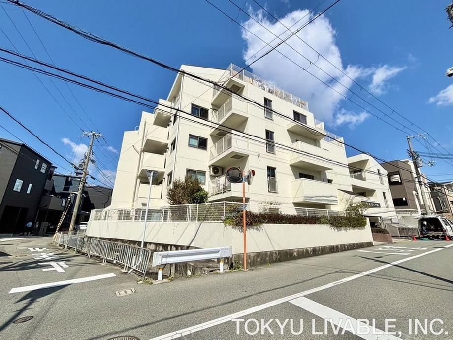 4LDK apartment in Toyonaka, Osaka - Photo 1