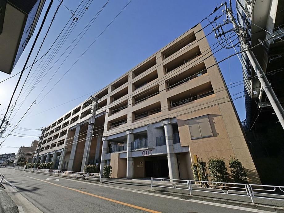 Large 3LDK Apartment in Hohsui 1, Yokohama - Photo 1