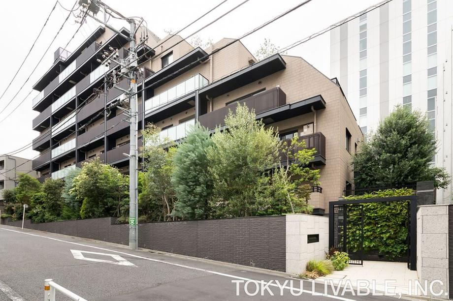 2LDK apartment in Shibuya Ward, Tokyo - Photo 1
