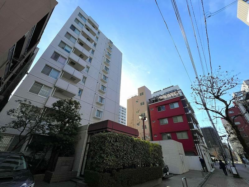 Bright 2DK Apartment in Oji with Great Views - Photo 1