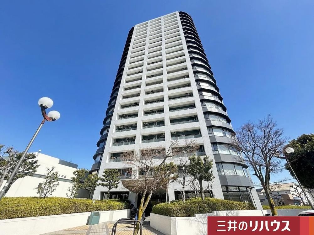 Spacious 4LDK Apartment with Great Views in Fujimino - Photo 1