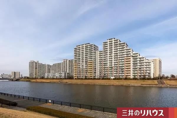 Charming 3LDK Riverside Apartment in Nitta - Photo 1