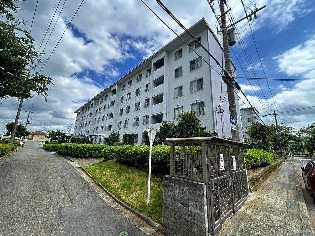 Customizable 3DK Apartment in Iruma - Photo 1