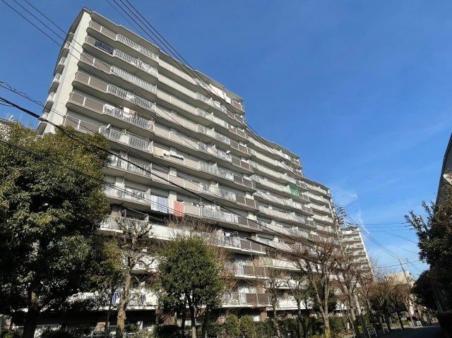 Spacious 2LDK Apartment with Renovation in Fujikubo - Photo 1