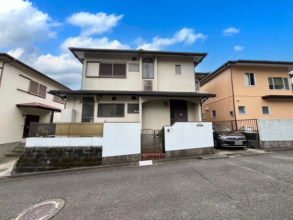 Spacious 4LDK House with Flat Land in Yokosuka - Photo 1