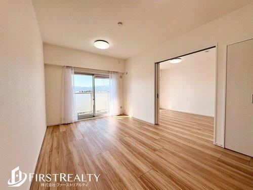 Renovated 3LDK Apartment Just 5 Minutes from the Station - Photo 1