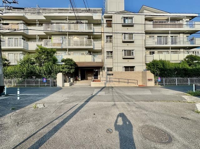 Charming 3LDK Apartment in Quiet Kasukabe Area - Photo 1