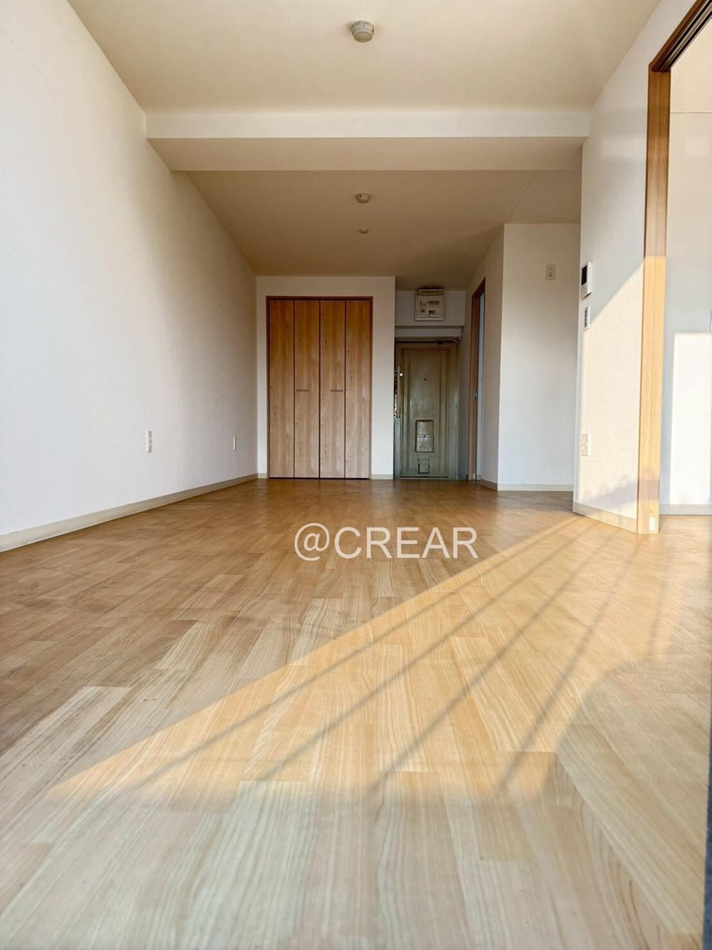 Sunny 1LDK Apartment on the Top Floor - Photo 1