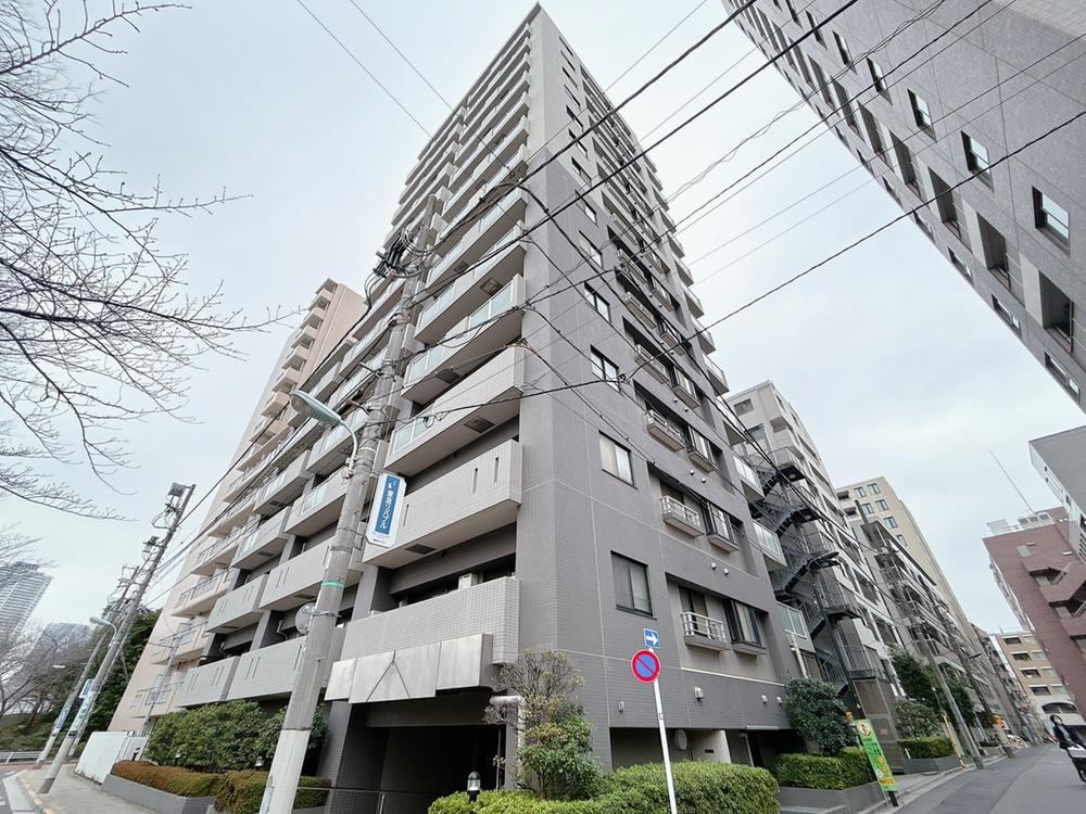 2LDK+S apartment in Chuo Ward, Tokyo - Photo 1